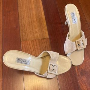 Isaac Mizrahi Womens buckle front, open toe shoes size 10